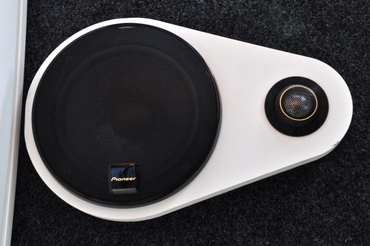 300W mid and treble kevlar rear speakers